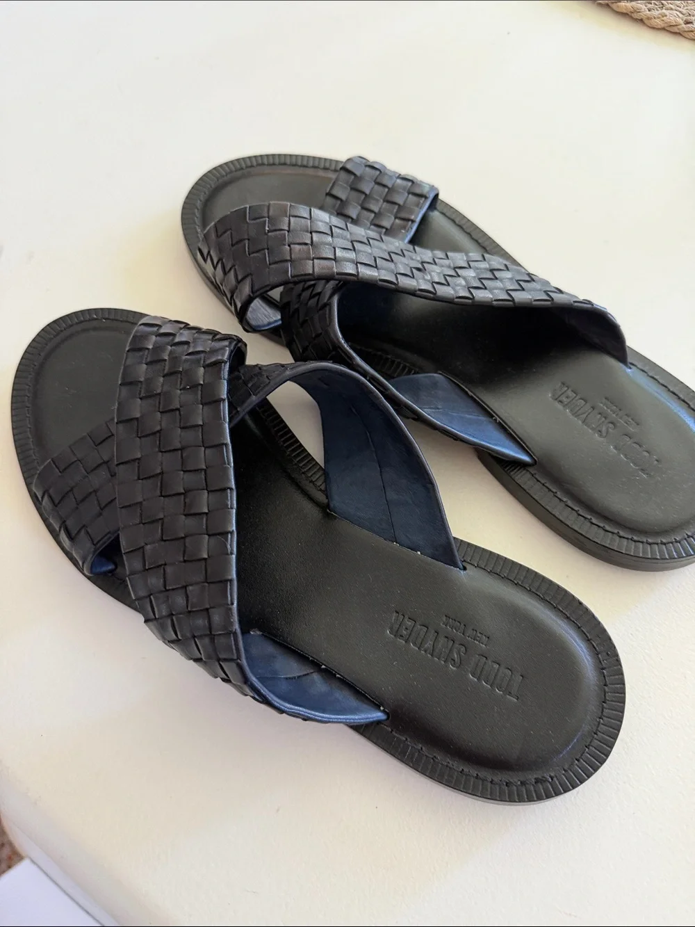 Todd Snyder  Black Woven Leather Crossover Slide Sandals Sz 9.  Tub8